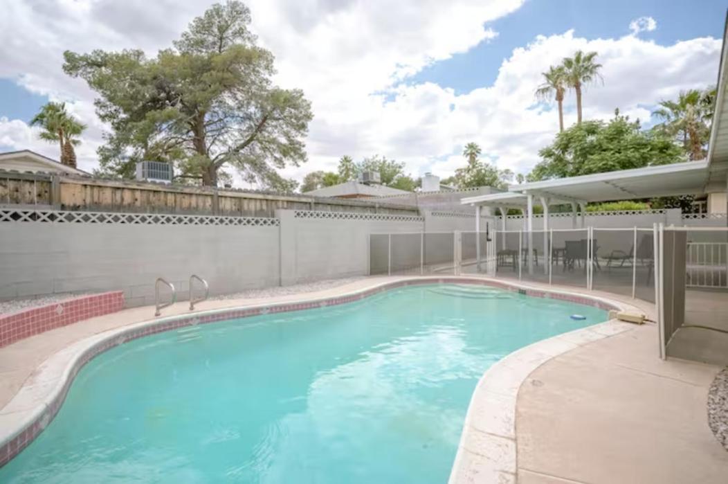 Pool 4 Bedroom 2 Bath Close To Strip Casa de férias Las Vegas