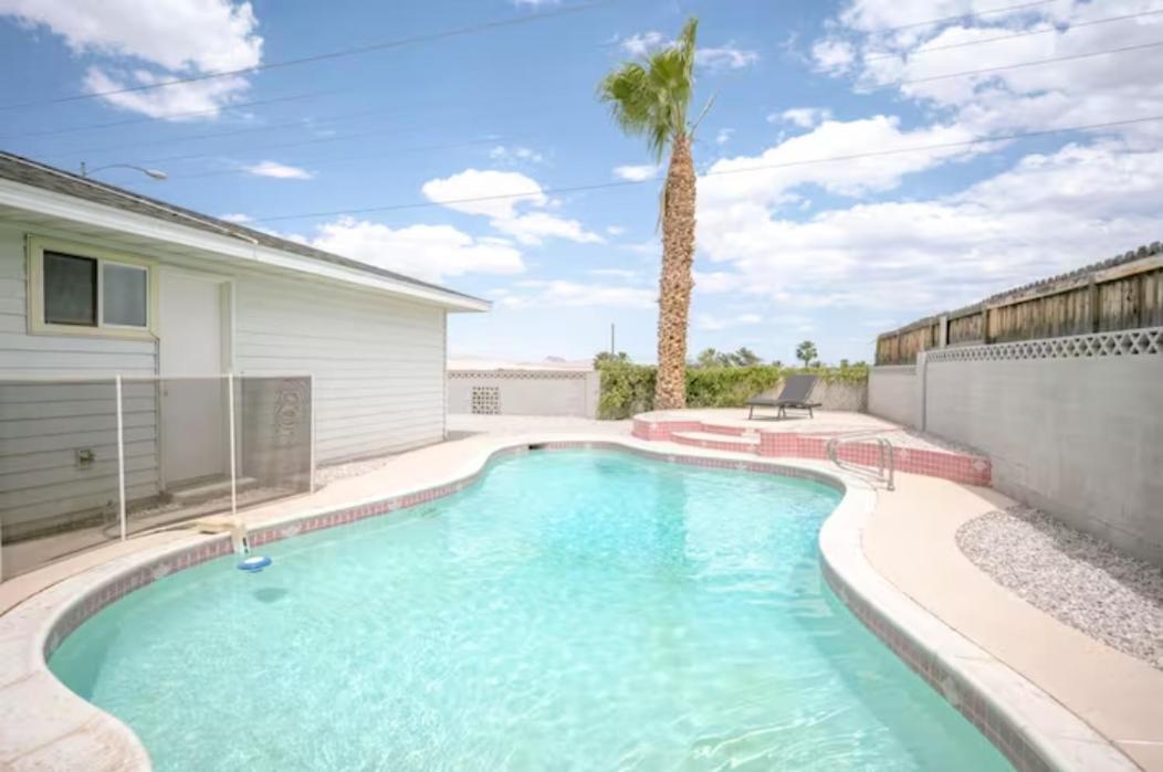 Pool 4 Bedroom 2 Bath Close To Strip Casa de férias